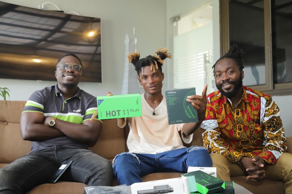 3 Music Awards 2022: Infinix Ghana celebrates Chief One with gifts after winning “Next Rated Act” Chief One
