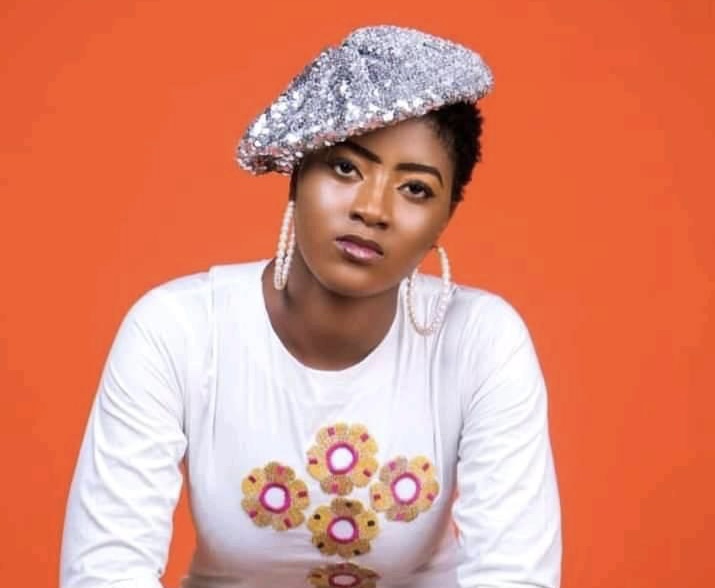 Ghanaian Songstress Mi Nab proves versatility in new release