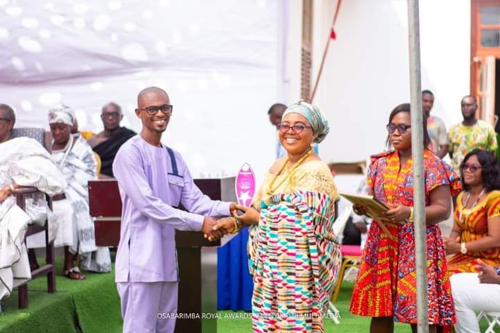 CENTRAL REGION: Cape Coast Library wins the award for “Best Institution Promoting Education” in Cape Coast. Cape Coast Osabarimba Royal Awards