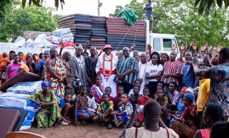 Olu-of-Warrin-DOnates-to-Ghana