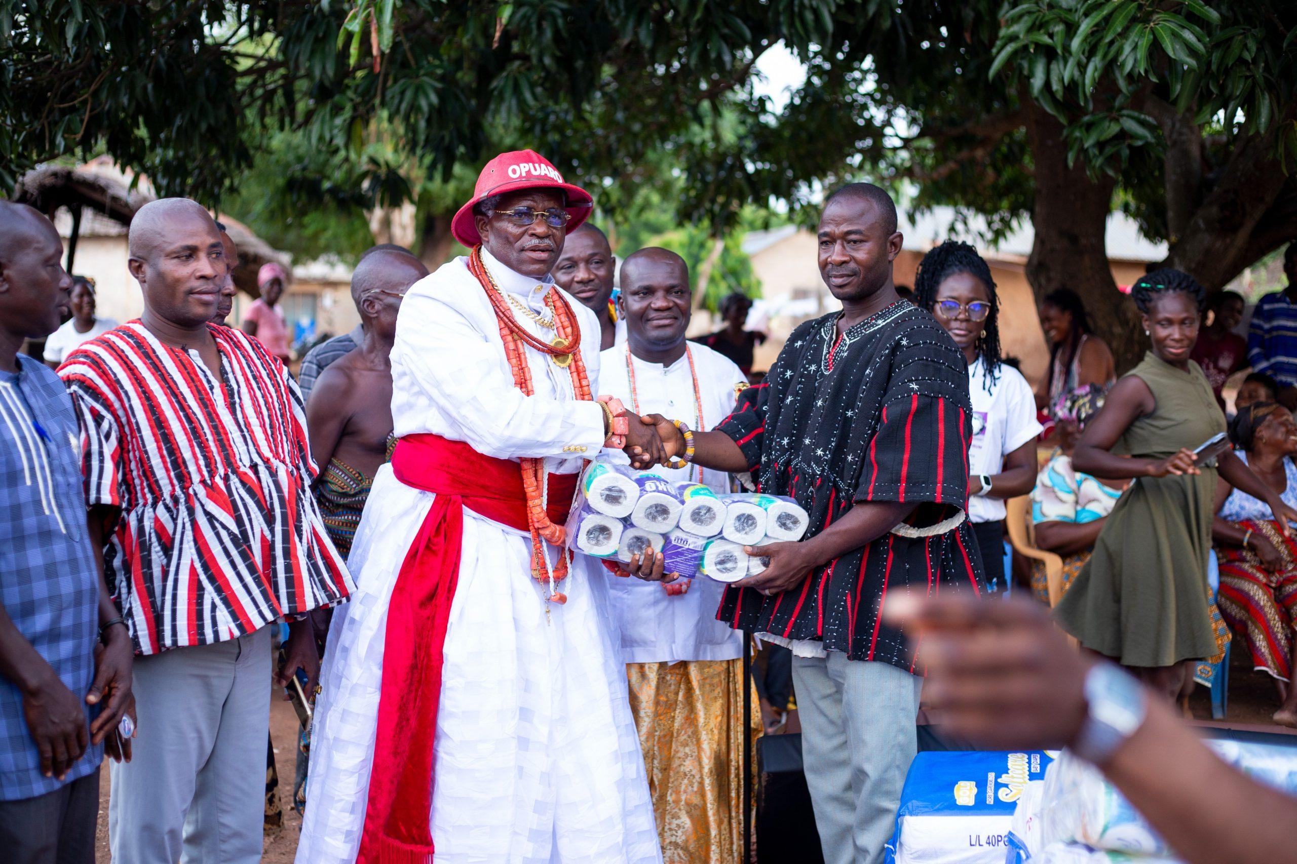 Olu-of-Warrin-DOnates-to-Ghana