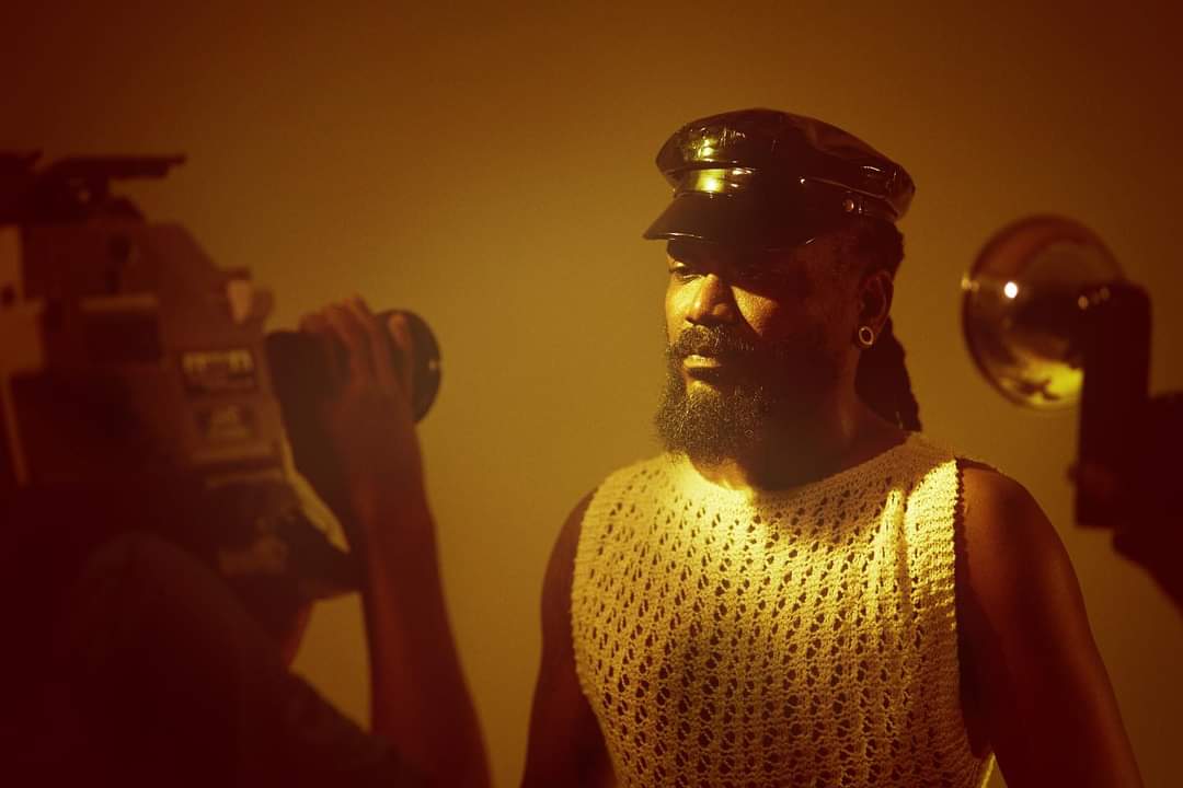 Samini releases the official music video for his “Cash Down” single off his “Sticks N Locs EP.” Samini